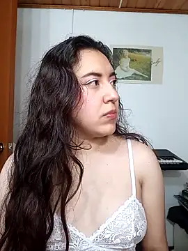 Emi chik online show from September 2025 11:10:01 AM