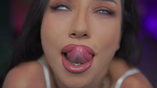 GinaValentinna online show from November 2025 08:00:01 PM