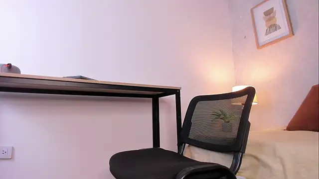 Snapshot of Caroline_dh chatting on May 2026 11:39:02 AM Caroline dh online show from May 2026 11:39:02 AM