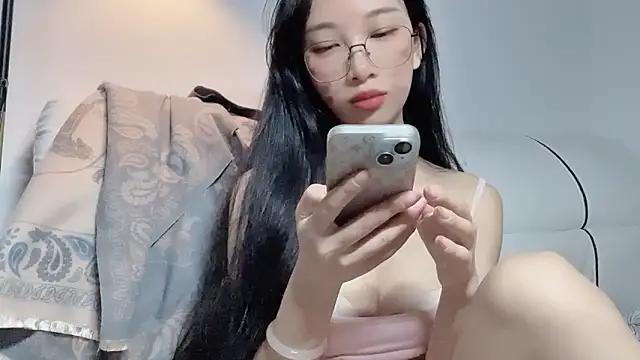 Lili-2 online show from May 2026 04:04:02 PM