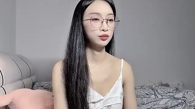 Lili-2 online show from June 2026 05:06:01 PM