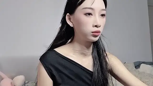Lili-2 online show from June 2026 12:33:02 PM