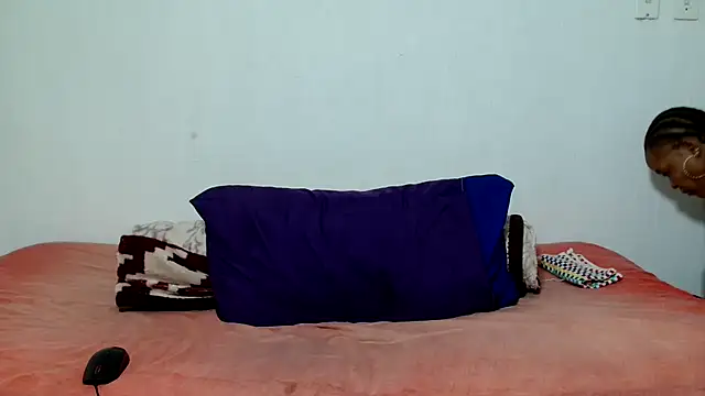 Feathergal69  online show from May 2026 10:37:01 PM