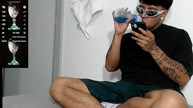 Snapshot of Nickhot0609 chatting on February 2025 05:48:02 PM Nickhot0609 online show from February 2025 05:48:02 PM