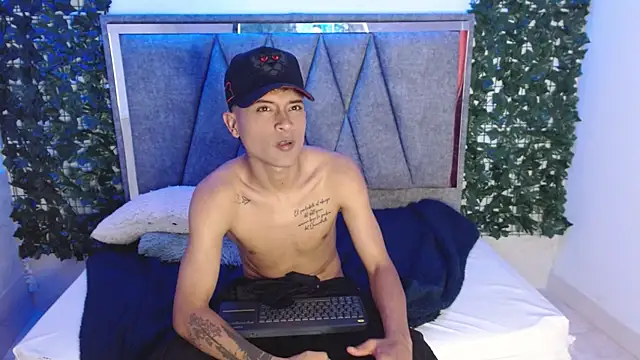 Snapshot of Edward_Milleer chatting on December 2024 05:43:01 PM Edward Milleer online show from December 2024 05:43:01 PM