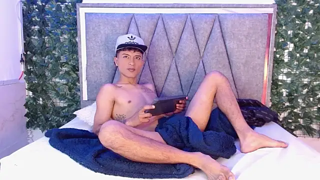 Snapshot of Edward_Milleer chatting on December 2024 02:48:02 PM Edward Milleer online show from December 2024 02:48:02 PM