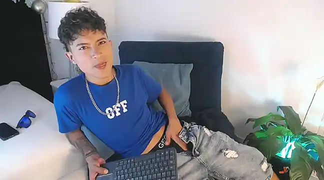 Snapshot of Edward_Milleer chatting on December 2024 05:42:02 PM Edward Milleer online show from December 2024 05:42:02 PM