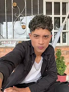 Snapshot of Edward_Milleer chatting on January 2025 07:53:02 PM Edward Milleer online show from January 2025 07:53:02 PM