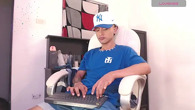 Snapshot of Edward_Milleer chatting on September 2025 11:26:01 PM Edward Milleer online show from September 2025 11:26:01 PM