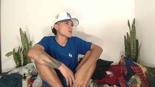 Snapshot of Edward_Milleer chatting on October 2025 01:47:01 AM Edward Milleer online show from October 2025 01:47:01 AM