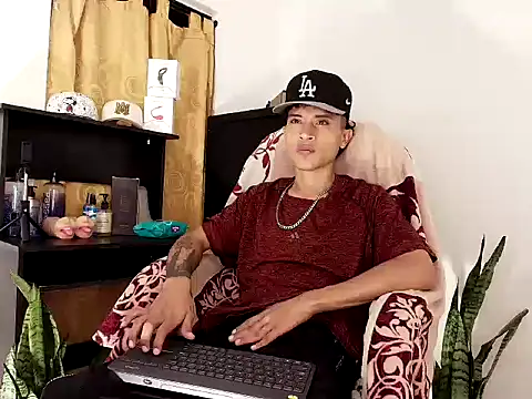 Snapshot of Edward_Milleer chatting on October 2025 03:34:01 AM Edward Milleer online show from October 2025 03:34:01 AM