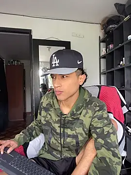 Snapshot of Edward_Milleer chatting on November 2025 04:28:02 PM Edward Milleer online show from November 2025 04:28:02 PM