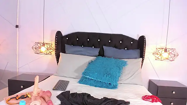 Snapshot of Emma_Payton chatting on February 2025 03:00:01 PM Emma Payton online show from February 2025 03:00:01 PM