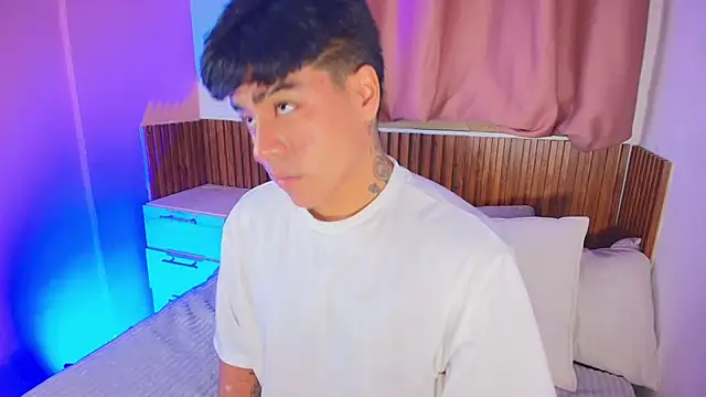 kiing azahell online show from February 2026 03:00:02 AM