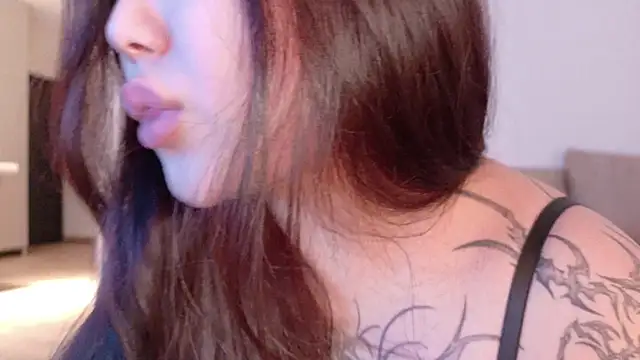 Yuriko May online show from November 2025 04:06:01 PM