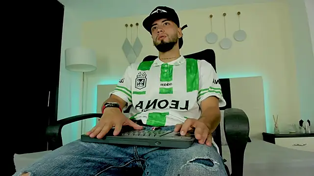 MattDevon online show from December 2025 12:48:01 AM