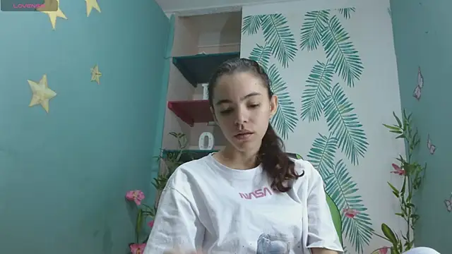 Snapshot of Mia-kalinfa chatting on December 2024 12:56:02 PM Mia-kalinfa online show from December 2024 12:56:02 PM