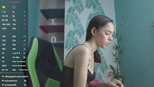 Snapshot of Mia-kalinfa chatting on December 2024 06:35:02 PM Mia-kalinfa online show from December 2024 06:35:02 PM