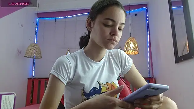 Snapshot of Mia-kalinfa chatting on December 2024 12:52:02 PM Mia-kalinfa online show from December 2024 12:52:02 PM