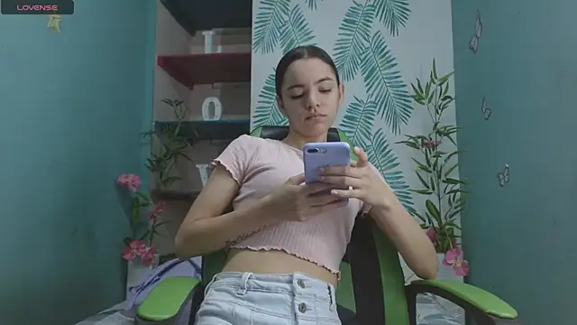 Snapshot of Mia-kalinfa chatting on December 2024 12:20:02 PM Mia-kalinfa online show from December 2024 12:20:02 PM