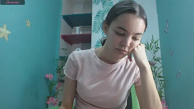 Snapshot of Mia-kalinfa chatting on December 2024 06:27:02 PM Mia-kalinfa online show from December 2024 06:27:02 PM