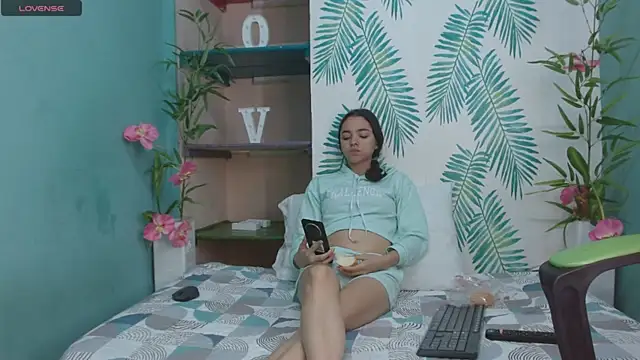 Snapshot of Mia-kalinfa chatting on December 2024 01:30:02 PM Mia-kalinfa online show from December 2024 01:30:02 PM