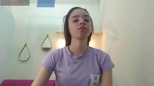 Snapshot of Mia-kalinfa chatting on January 2025 03:40:01 PM Mia-kalinfa online show from January 2025 03:40:01 PM