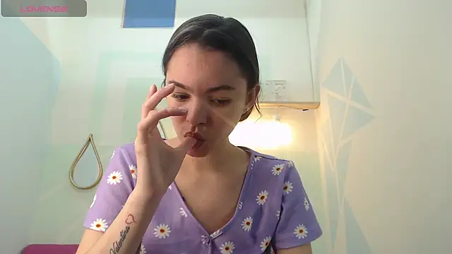 Snapshot of Mia-kalinfa chatting on January 2025 04:27:02 PM Mia-kalinfa online show from January 2025 04:27:02 PM
