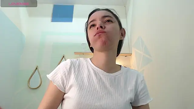 Snapshot of Mia-kalinfa chatting on February 2025 01:11:01 PM Mia-kalinfa online show from February 2025 01:11:01 PM