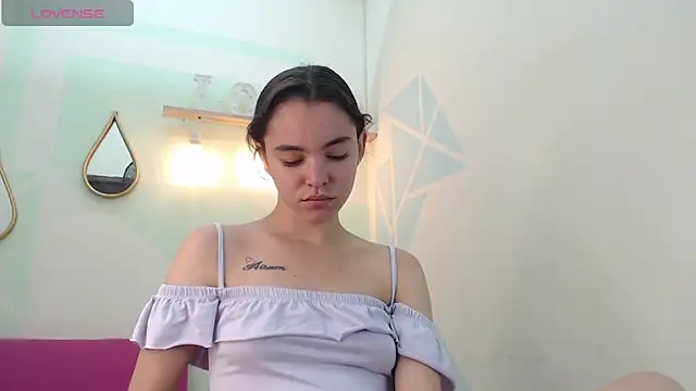 Snapshot of Mia-kalinfa chatting on February 2025 04:20:02 PM Mia-kalinfa online show from February 2025 04:20:02 PM