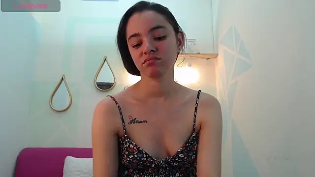 Snapshot of Mia-kalinfa chatting on March 2025 04:24:01 PM Mia-kalinfa online show from March 2025 04:24:01 PM