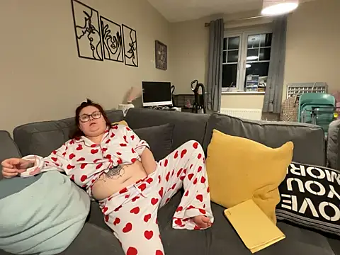 Snapshot of Tallulah-mae-xoxox chatting on January 2025 06:31:01 PM Tallulah-mae-xoxox online show from January 2025 06:31:01 PM