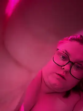 Snapshot of Tallulah-mae-xoxox chatting on February 2025 09:46:01 PM Tallulah-mae-xoxox online show from February 2025 09:46:01 PM