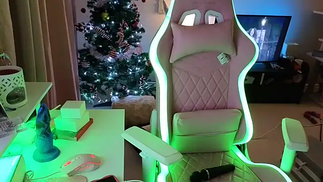 Snapshot of Tallulah-mae-xoxox chatting on November 2025 07:13:01 PM Tallulah-mae-xoxox online show from November 2025 07:13:01 PM