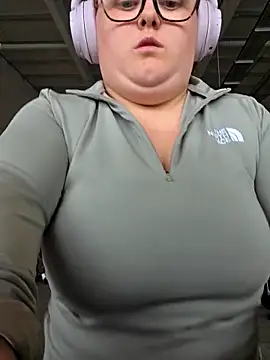 Snapshot of Tallulah-mae-xoxox chatting on April 2026 02:13:02 PM Tallulah-mae-xoxox online show from April 2026 02:13:02 PM