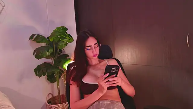 Scarlett grand online show from June 2026 03:40:01 PM