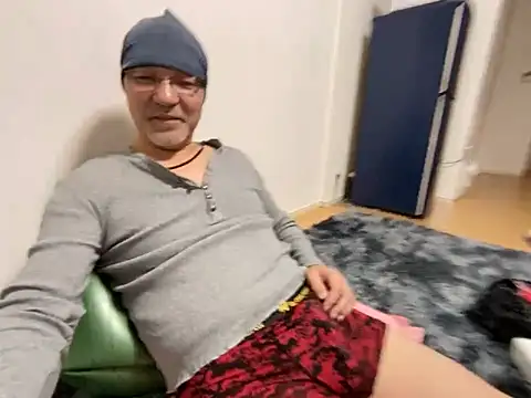 Snapshot of Grandpa29hijii chatting on February 2025 01:51:02 PM Grandpa29hijii online show from February 2025 01:51:02 PM