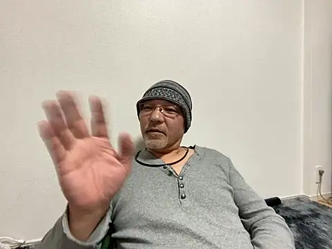 Snapshot of Grandpa29hijii chatting on February 2025 12:45:02 PM Grandpa29hijii online show from February 2025 12:45:02 PM