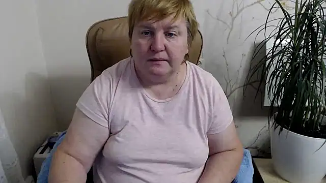 Snapshot of Limonka-Fire chatting on December 2024 02:57:01 PM Limonka-Fire online show from December 2024 02:57:01 PM