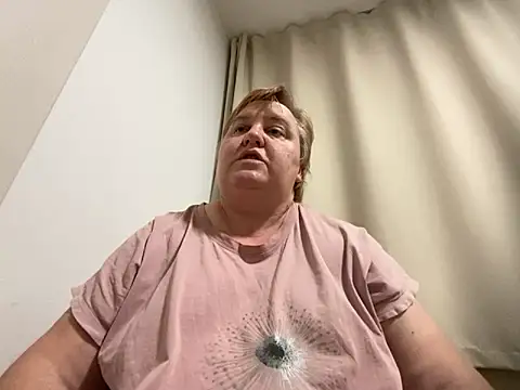 Snapshot of Limonka-Fire chatting on February 2025 05:01:01 PM Limonka-Fire online show from February 2025 05:01:01 PM