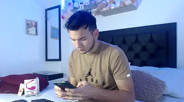 Latin Boy24 online show from January 2025 04:30:02 PM