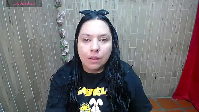 solyeria online show from November 2025 01:00:02 AM