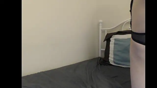 Snapshot of lyssaxoxx chatting on December 2024 09:05:01 PM lyssaxoxx online show from December 2024 09:05:01 PM