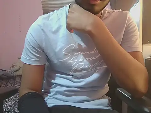 KissesBoyAD online show from December 2025 06:57:02 PM