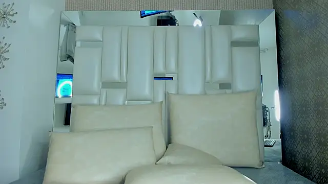 Valery Foxx  online show from December 2024 09:51:01 AM