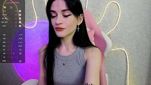Molly Crystall online show from May 2026 03:11:02 AM