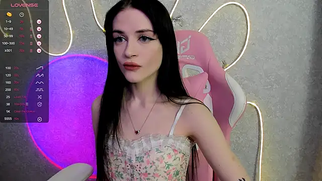 Molly Crystall online show from May 2026 03:46:02 AM