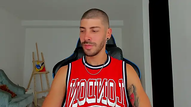 Guyinthemountain online show from December 2024 07:22:01 PM