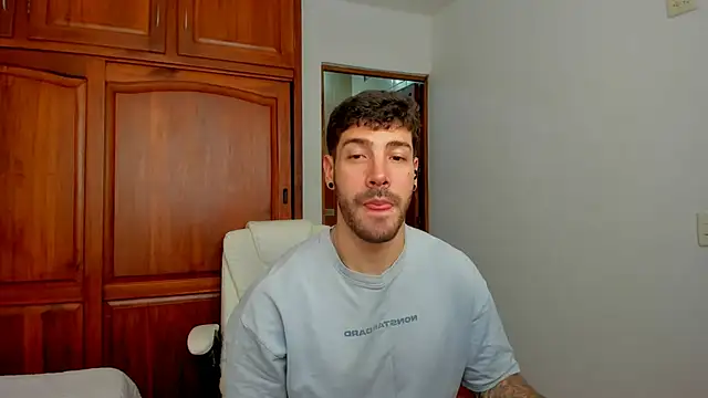Snapshot of Guyinthemountain chatting on June 2026 04:00:02 PM Guyinthemountain online show from June 2026 04:00:02 PM