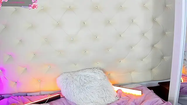 Snapshot of _jade_white_ chatting on February 2025 03:30:02 PM jade white online show from February 2025 03:30:02 PM